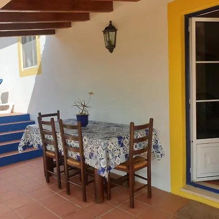 Sondela Self Catering Alpesi faház São Martinho do Porto